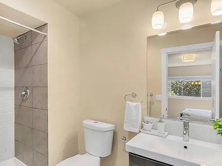 17431 Ambaum Blvd S #B-13 — Photo 5