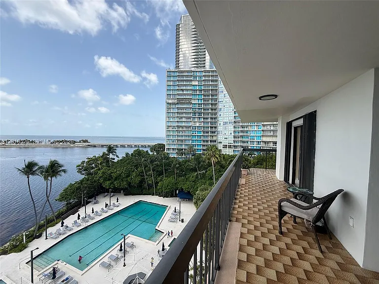 2333 Brickell Ave #602 — Photo 28