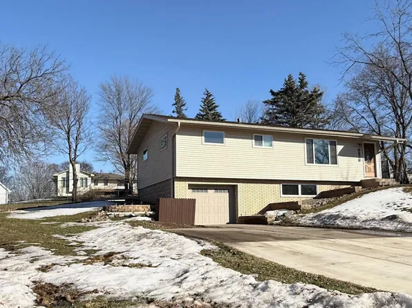 6826 Berkshire Ln N, Maple Grove, MN 55311