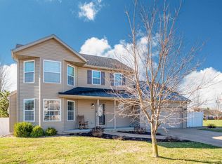 504 Newcastle Dr, Mackinaw, IL 61755