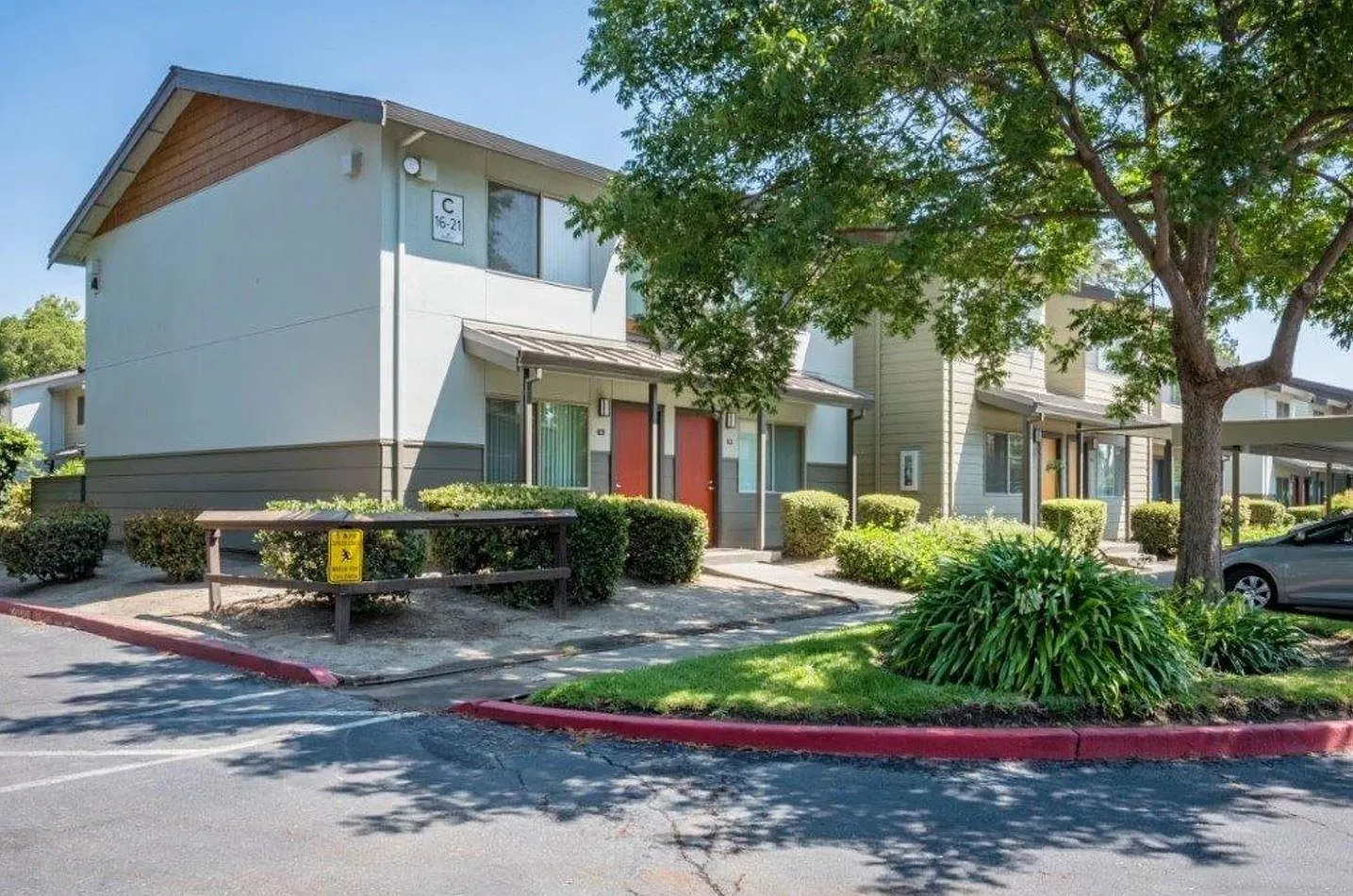 Woodcrest Apartments — Photo 4