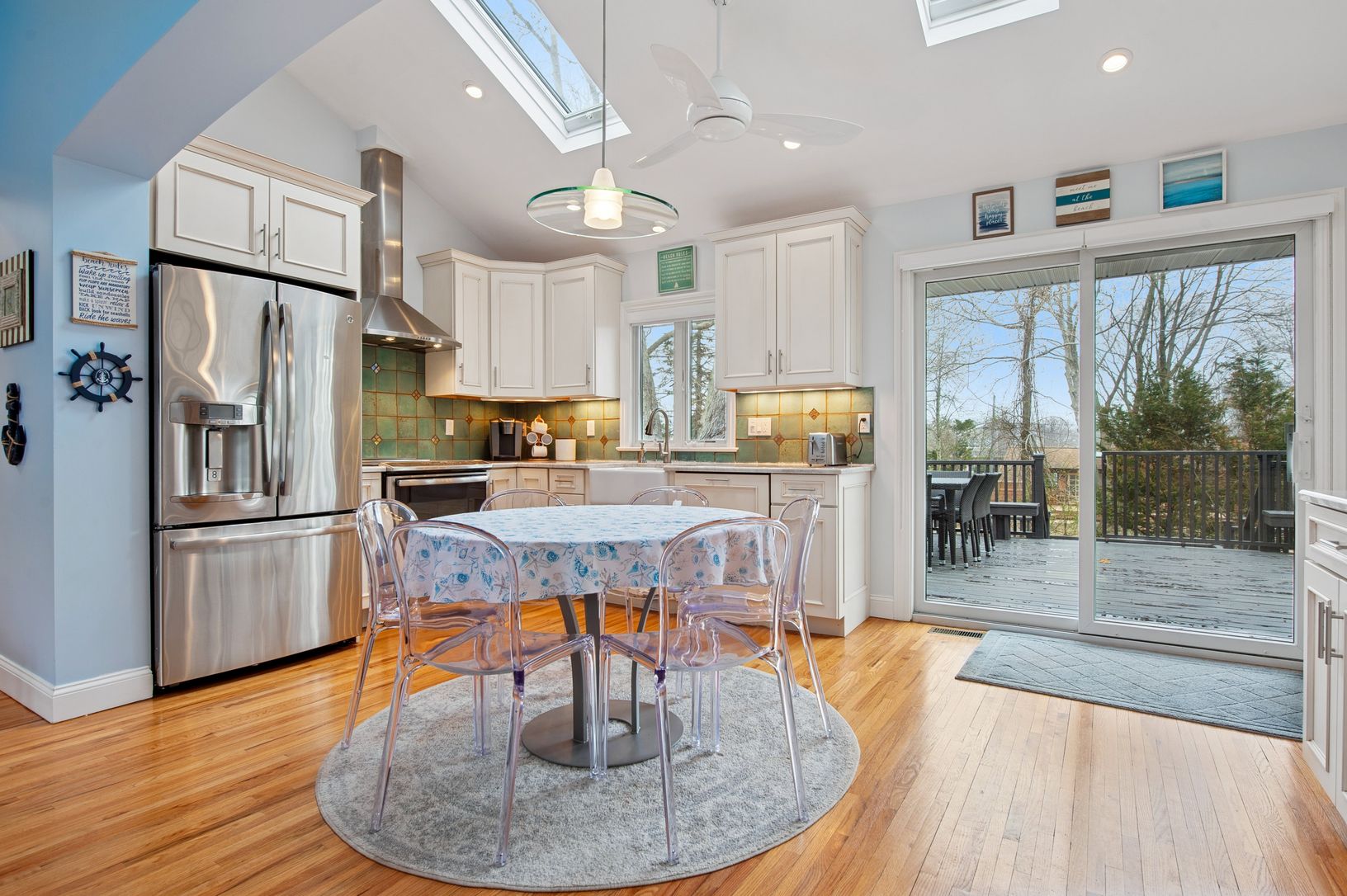  Dining and eat in kitchen