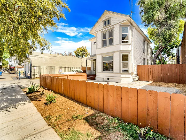 2174 Logan Ave #B — Photo 6