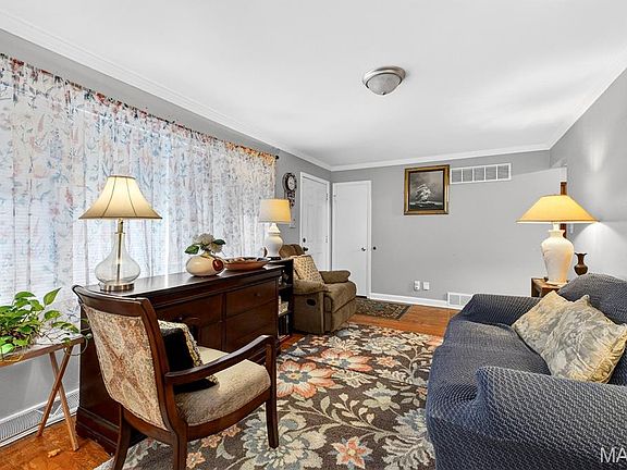 4th image of 300 Royce Dr