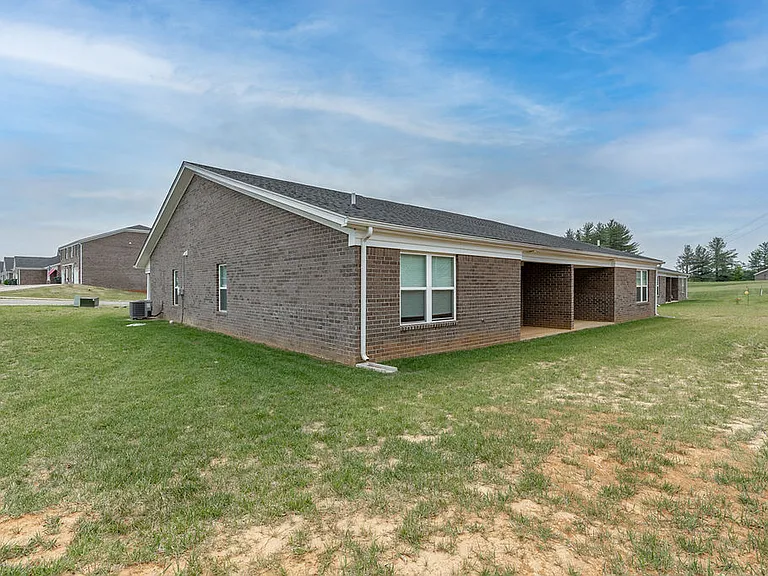 305 Breckinridge Cir — Photo 51