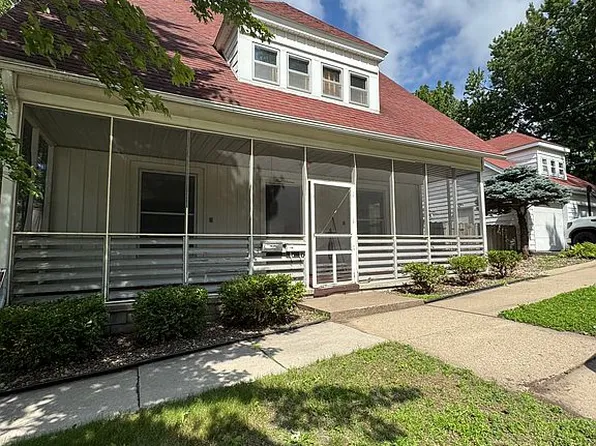 916 7th St, Fulton, IL 61252