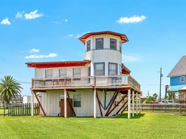 1319 Middle Dr, Surfside Beach, TX 77541