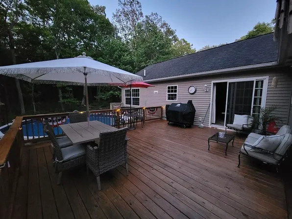 136 Pine Tree Rd, Shohola, PA 18458