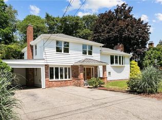 33 Beachmount Ave, Bristol, RI 02809