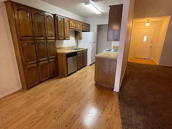 2nd image of 605 E Kiva Dr