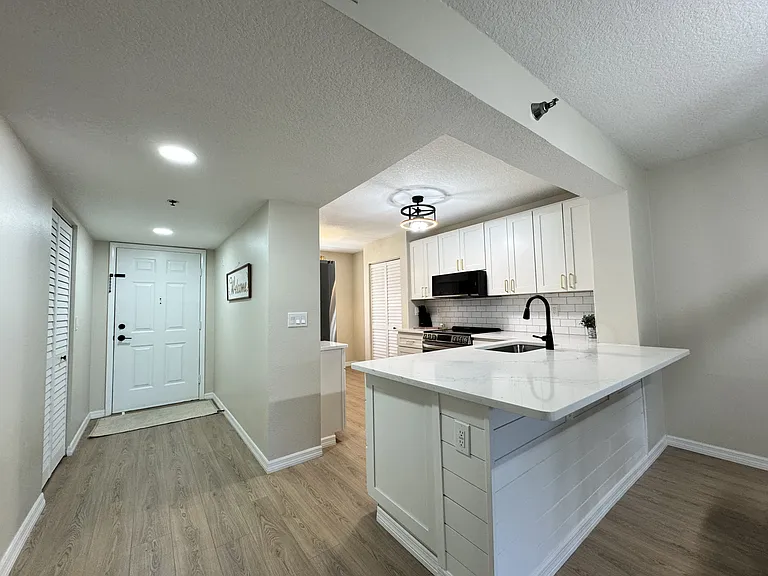 4110 Ironwood Cir #104 — Photo 8