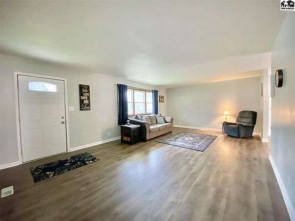3rd image of 410 W 25th Ave