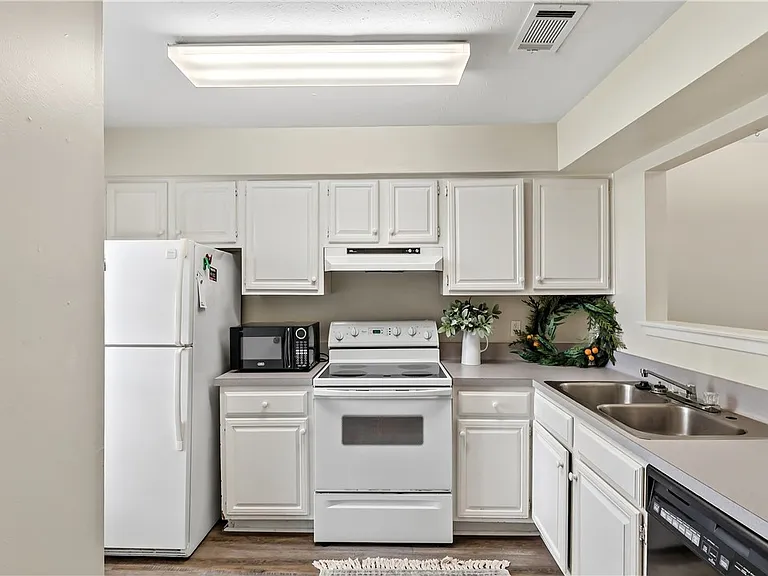 2523 Longmire Dr — Photo 14
