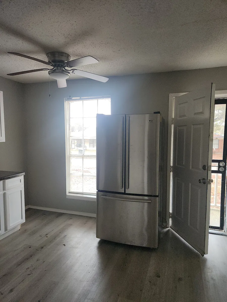 Building Photo - 2935 Elbert Dr #2935