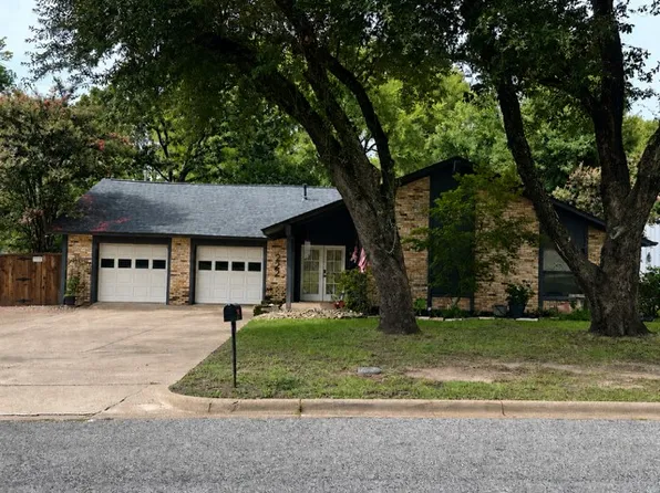222 La Jolla Dr, Athens, TX 75751