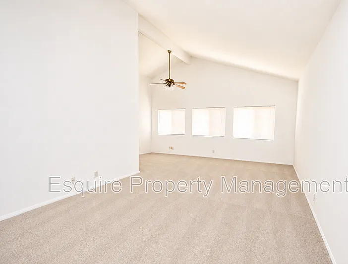 2065 Pamela St — Photo 4