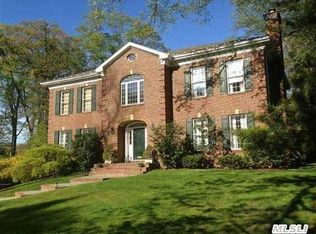 443 Dogwood Ln, Manhasset, NY 11030