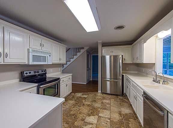 3rd image of 312 Windy Hollow Dr