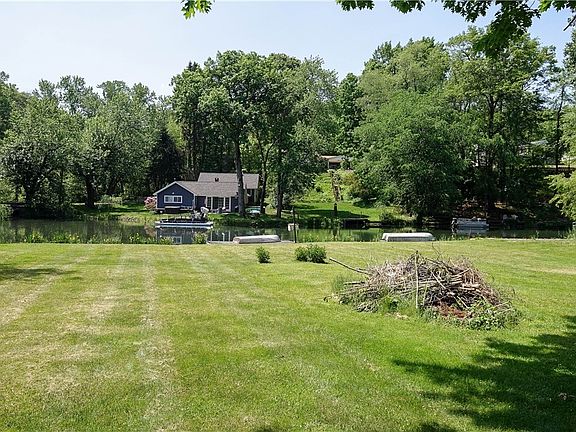 5th image of 132 Spruce Dr NW
