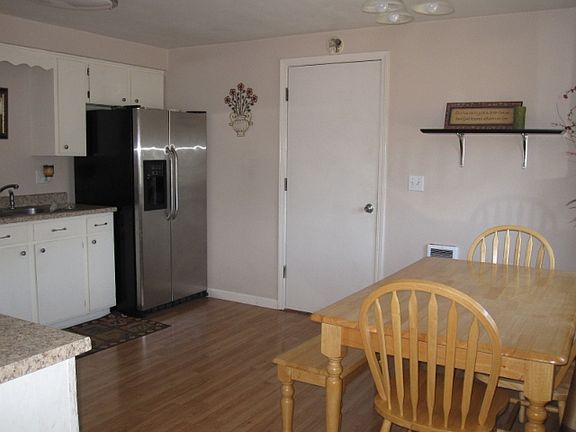 4th image of 12110 NE 72nd St