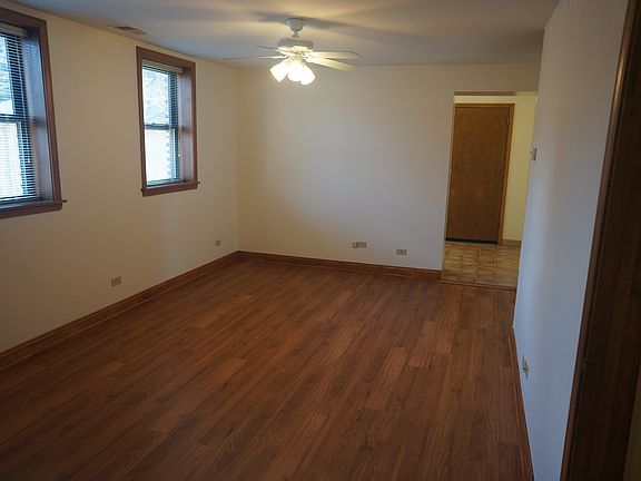 2nd image of 1413 W Oakdale Ave APT 1R