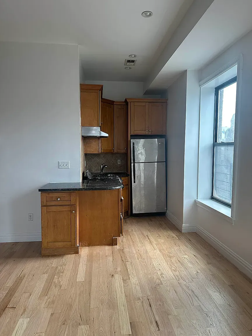 214 21st Street — Photo 3