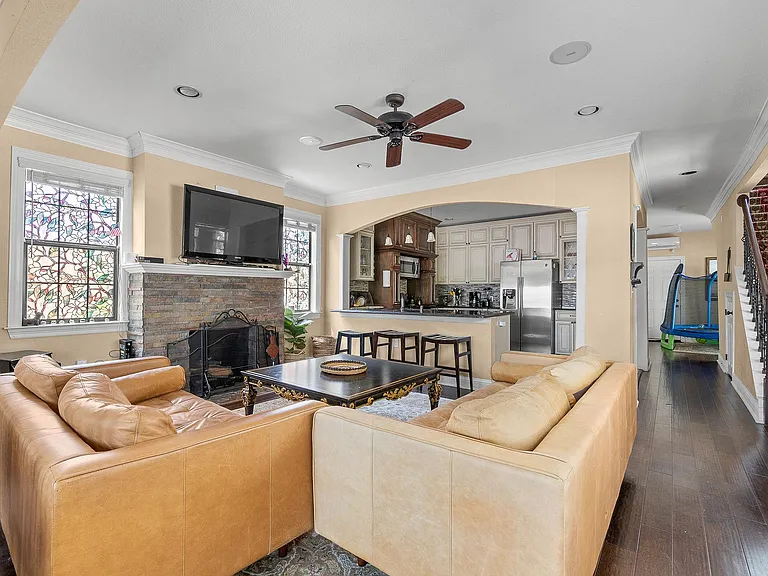 4001 Roswell St — Photo 3