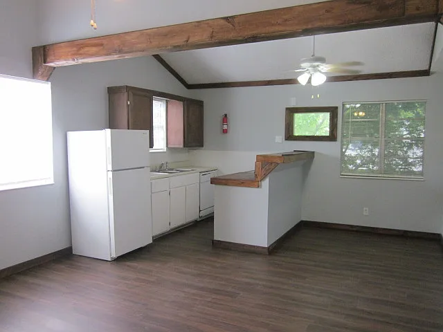 1210 N Oak St — Photo 10