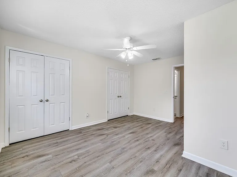 6119 Memorial Hwy — Photo 52
