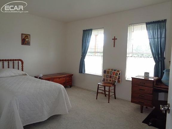 3rd image of 7570 Pine Grove Cir