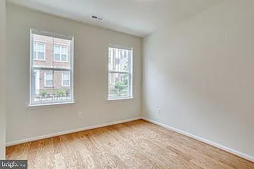 612 Totten Pl NE — Photo 4