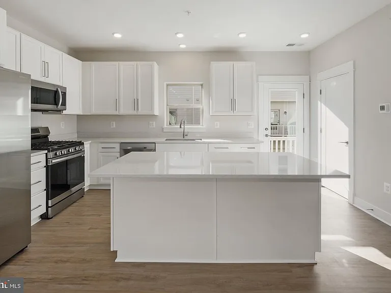 945 Sycamore Dr SE — Photo 13