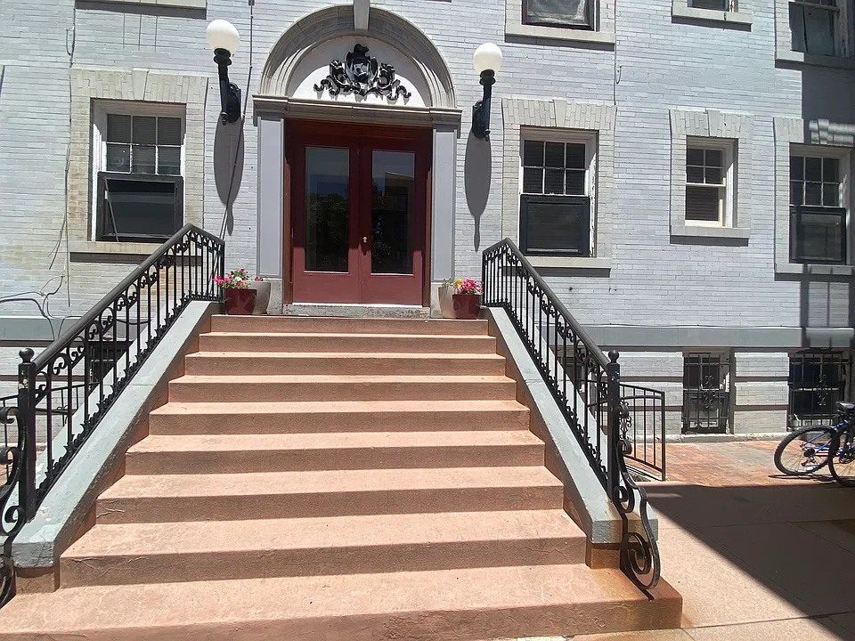 215 E 11th Ave #B6