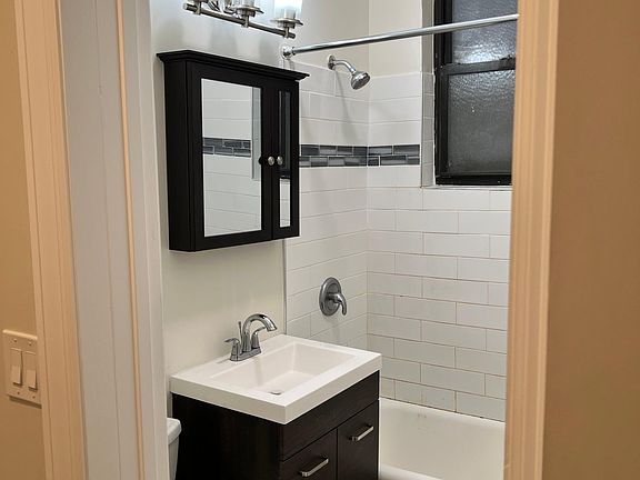 4th image of 3345 N Marshfield Ave #45-106