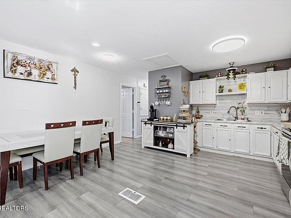 5th image of 2201 Paris Rd