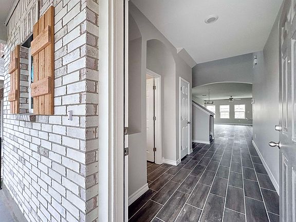 3rd image of 513 Provincia Dr
