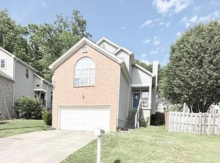 4040 Farmingham Woods Dr, Hermitage, TN 37076