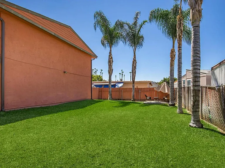 288 Orlando St — Photo 11