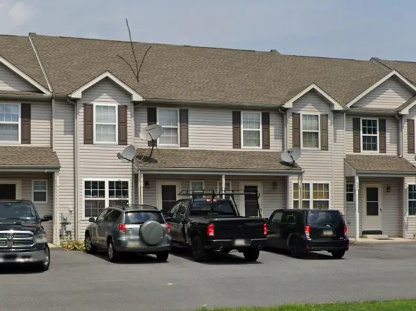 661 Walnut Tree Dr, Blandon, PA 19510