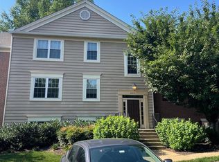 12011 Golf Ridge Ct APT 302, Fairfax, VA 22033