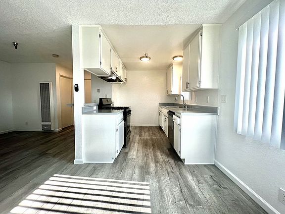 5th image of 11610 Oxford Ave #1