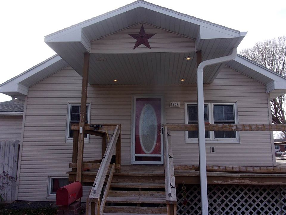 1st image of 1204 E 2nd St