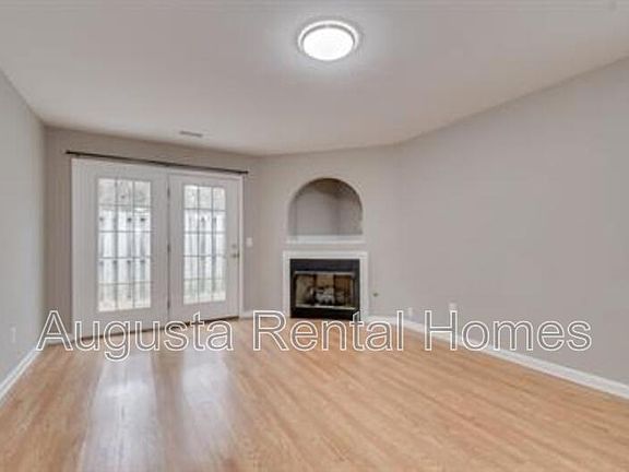 4th image of 102 Kelly Dr