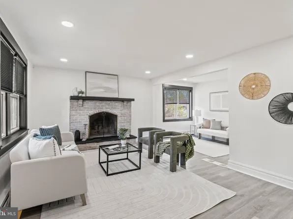 514 W Evesham Rd, Glendora, NJ 08029