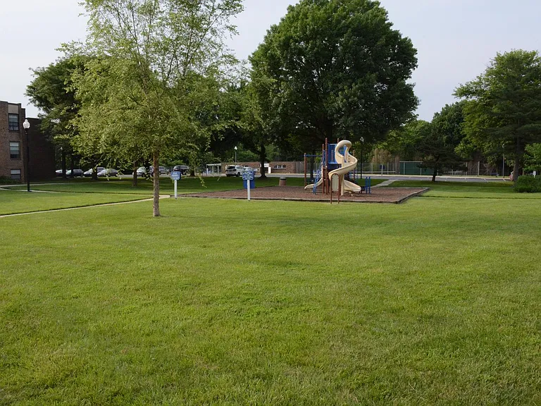 217 Victor Pkwy #F — Photo 23