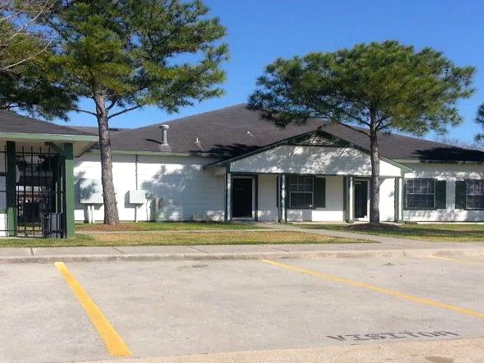Villas On The Green Apartments
