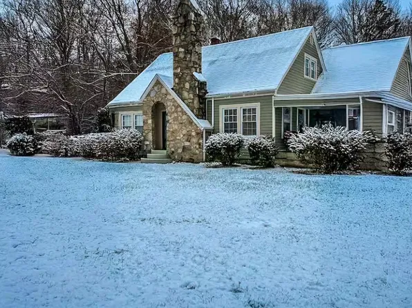 704 Parkway Blvd, Elizabethton, TN 37643