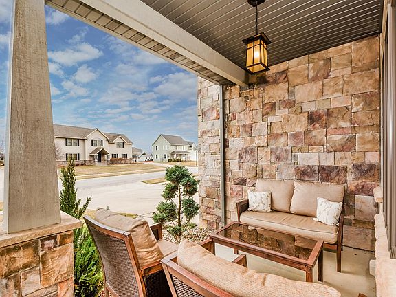 3rd image of 2074 Joni Ln