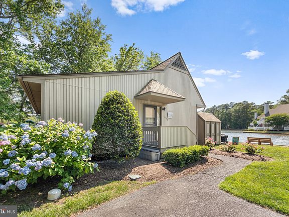 4th image of 39363 W Pine Ct #1003