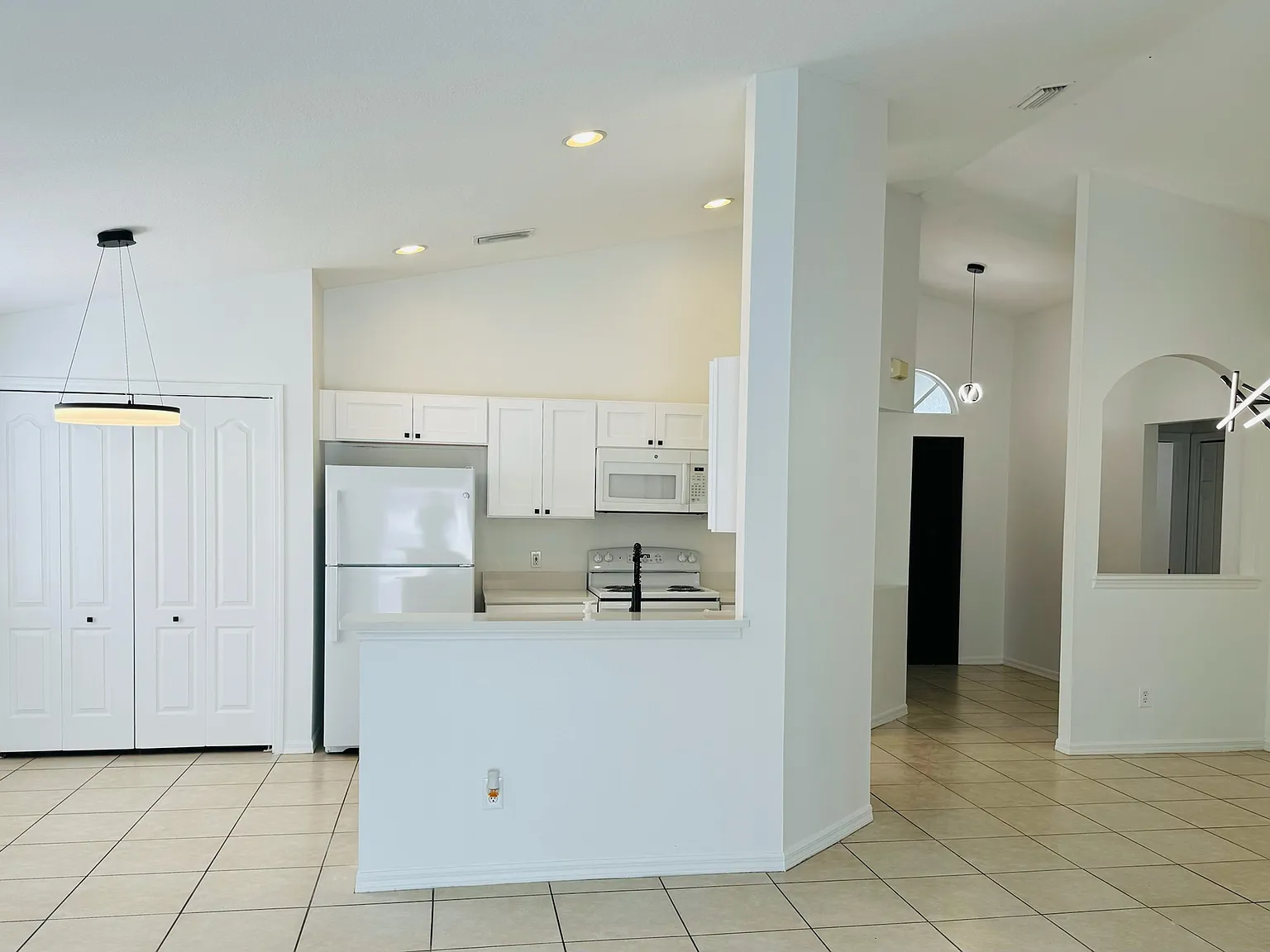 4 bed, 1800 sqft, $2,500 — Photo 4